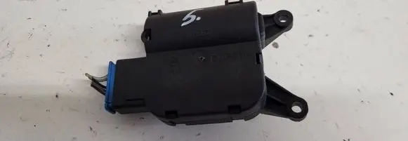 Audi A4 S4 B7 8E 8H Air flap motor/actuator 0132801303 663829R