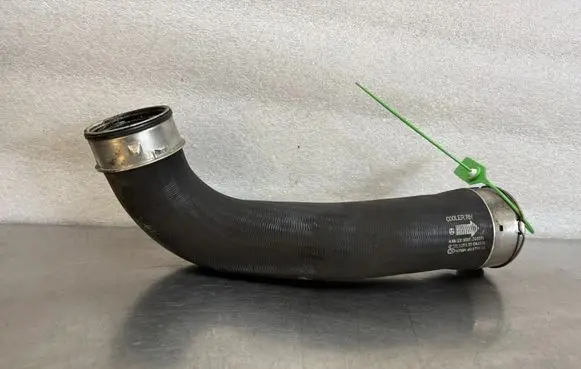 Engine coolant pipe/hose