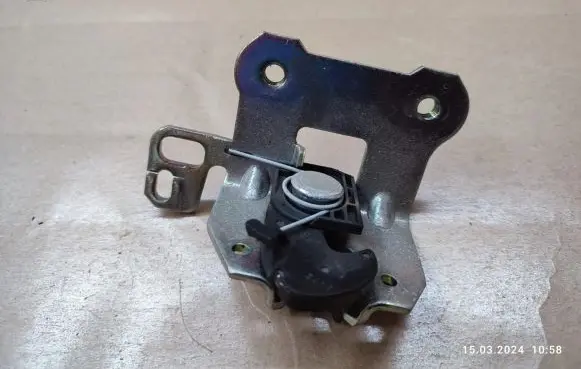 Mercedes-Benz E W212 Seat back rest lock catch A2049200572