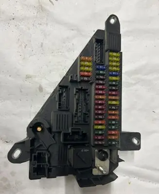 BMW 5 E60 E61 Fuse module 6906619