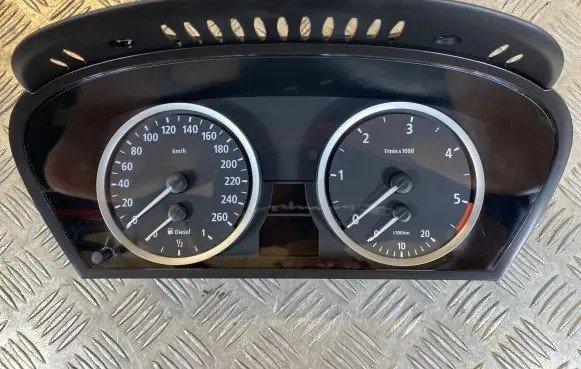 BMW 5 E60 E61 Speedometer (instrument cluster) 62116958600 110080213 213371055035