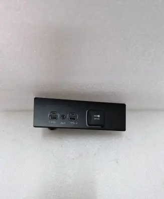 Jeep Grand Cherokee WL USB socket connector P68377882AD