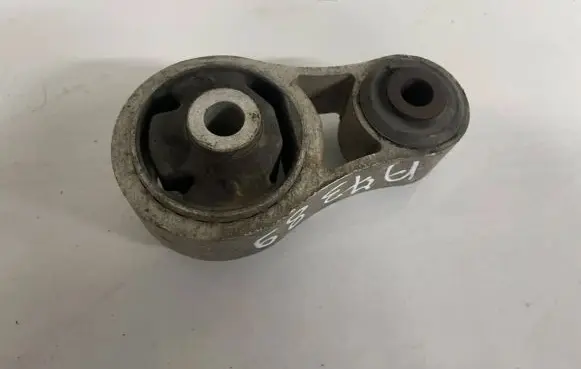 Mazda CX-7 Engine mount bracket