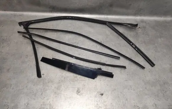 BMW X5 F15 Front door window/glass frame 