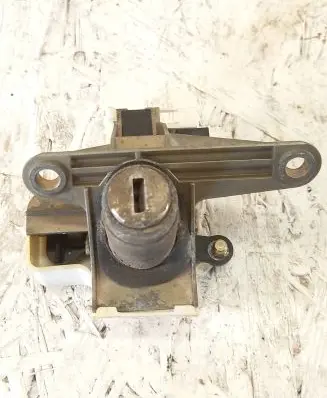 Audi A4 S4 B5 8D Tailgate exterior lock 8D9827573A