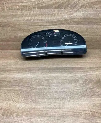 Volkswagen PASSAT B5 Speedometer (instrument cluster) 3B0919880A