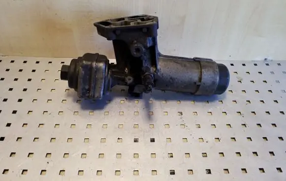 Audi A3 S3 8L Oil filter mounting bracket 038115389