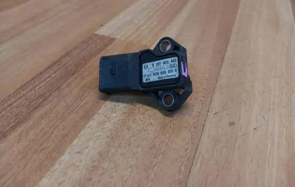 Volkswagen Touareg I Air pressure sensor 038906051C 0281002401