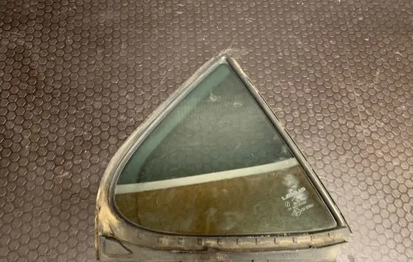 Lexus IS 220D-250-350 Rear vent window glass 43R005844