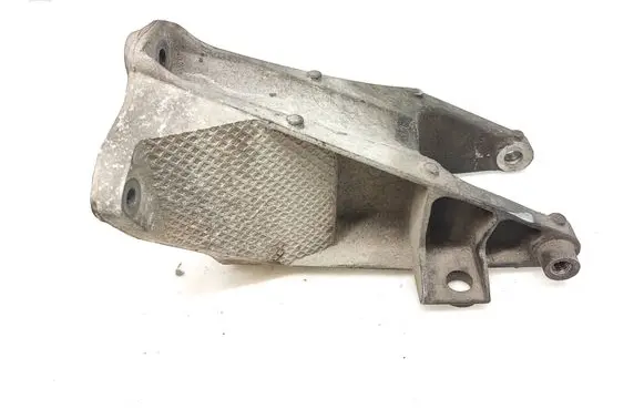 Volkswagen Transporter - Caravelle T5 Engine mounting bracket 7E0199343