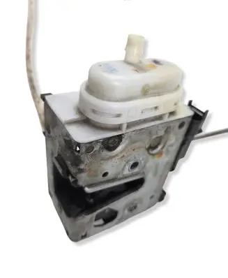Audi A4 S4 B5 8D Front door lock 4D1837016D