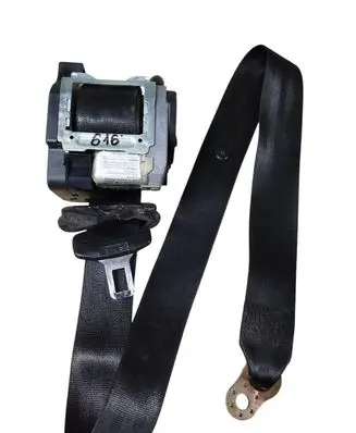 Volkswagen PASSAT B5.5 Front seatbelt 3B1857705D