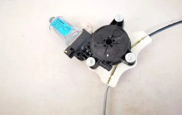 Hyundai i20 (GB IB) Front door window regulator motor 82460c7000 82460-c7000