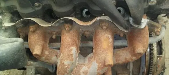 Hyundai Accent Exhaust manifold