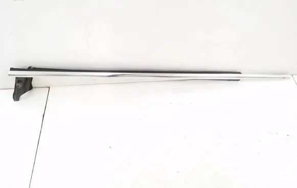 Front door glass trim molding