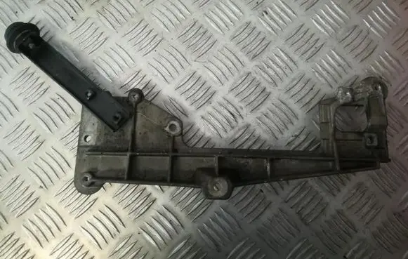 Audi A3 S3 8P Engine mounting bracket 03g131159