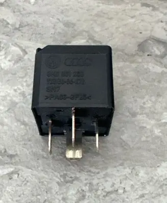 Volkswagen Transporter - Caravelle T5 Other relay 8K0951253 PA66GF25 V23136B6X72