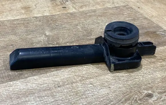 Radiator mount bracket