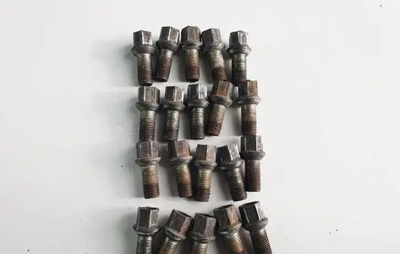 Front wheel hub