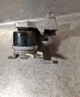Volvo V70 Engine mount bracket 31330135 31401633