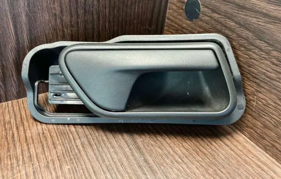 Volkswagen Caddy Front door interior handle 1T0837198A