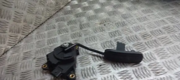 Nissan Micra Accelerator throttle pedal 18002AX700