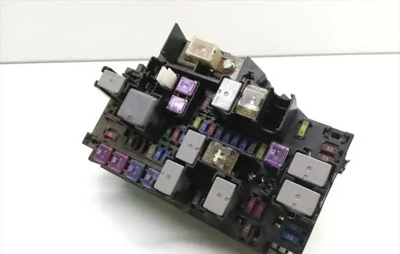 Subaru Outback Fuse module MB102801B