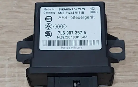 Volkswagen Touareg I Light module LCM 7L6907357A