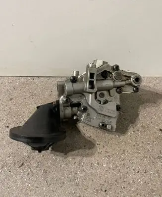 Audi A8 S8 D4 4H Oil pump 057115105S 079115103