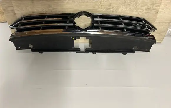 Volkswagen PASSAT B8 Front bumper upper radiator grill 3G0853651L 3C0853653E 3C0853651K