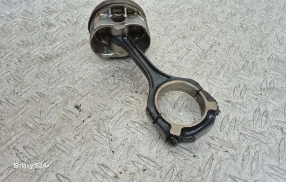 Piston with connecting rod
