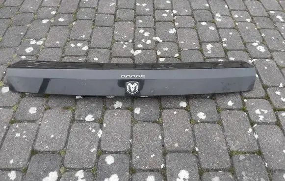 Tailgate/trunk spoiler