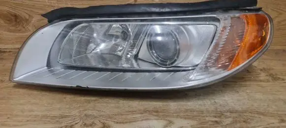 Volvo V70 Headlight/headlamp 31214353