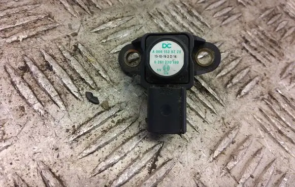 Mercedes-Benz A W176 Air pressure sensor A0061539728 0261230190