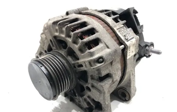 Hyundai i40 Generator/alternator 373002A850