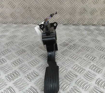 Mercedes-Benz Vito Viano W447 Accelerator throttle pedal A9073010200