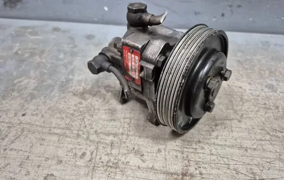 BMW 3 E36 Power steering pump 1141516