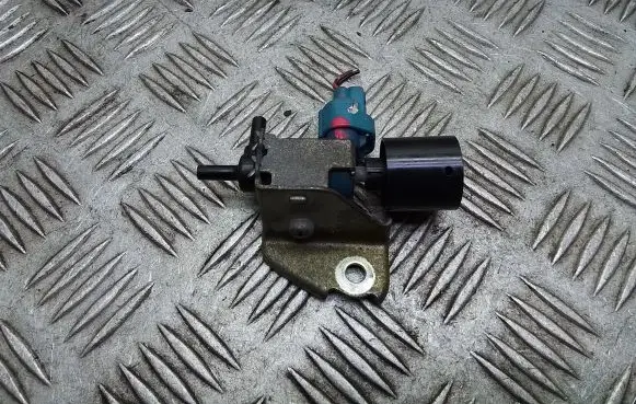 Toyota Avensis T270 Vacuum valve 9091012281