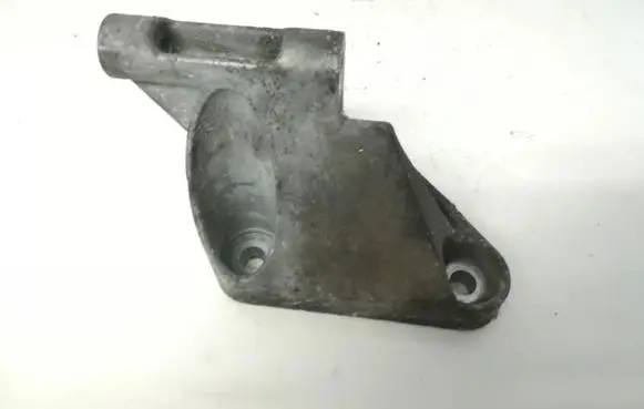 Engine mounting bracket