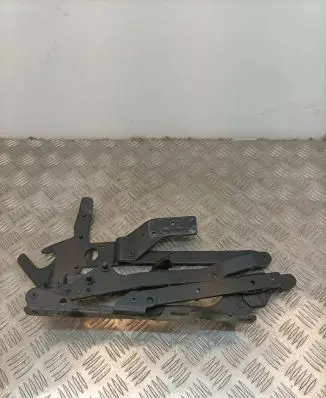 Tailgate/trunk/boot hinge