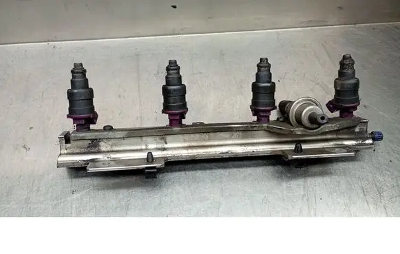 Volvo S40, V40 Fuel injector supply line/pipe 9186168