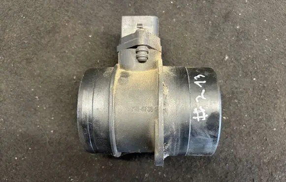Land Rover Discovery 3 - LR3 Mass air flow meter 0281002461 074906461B