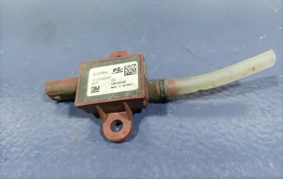 Opel Insignia A Airbag deployment crash/impact sensor 39108782