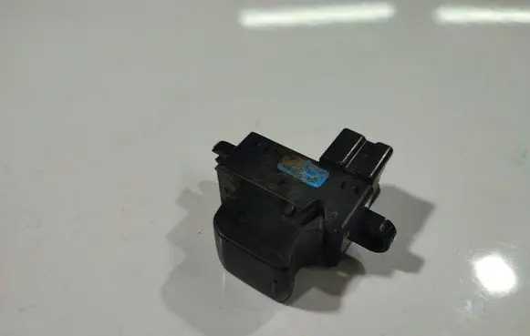 Nissan Note (E11) Electric window control switch