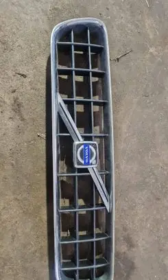 Volvo C70 Front bumper upper radiator grill 08620343