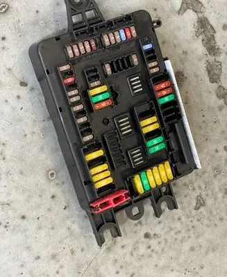 BMW 4 F32 F33 Fuse module 9389070 20112015 19561000001