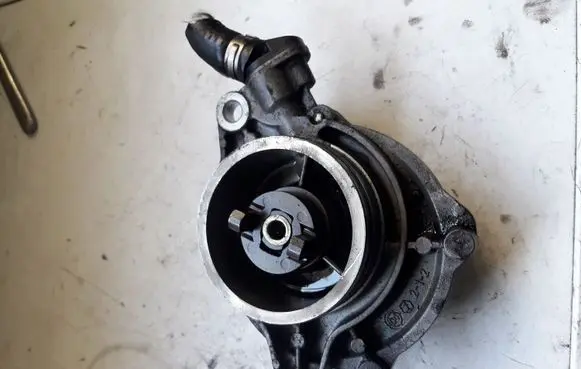 BMW 5 E39 Vacuum pump