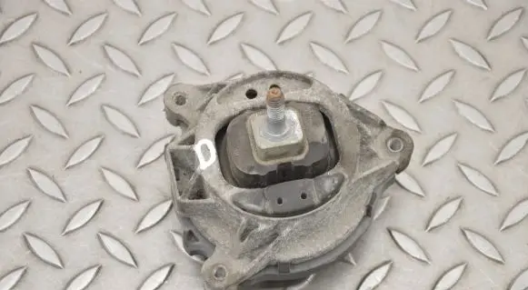 BMW 4 F32 F33 Engine mount bracket 6855460