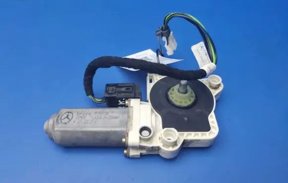 Mercedes-Benz E W211 Front door window regulator motor A2118202342 SIEMENS A2035407305