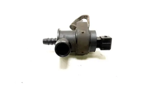 Volvo V70 Vacuum valve 31104896
